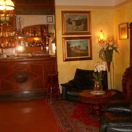 Hotel Il Rustichello Lonato Exterior foto