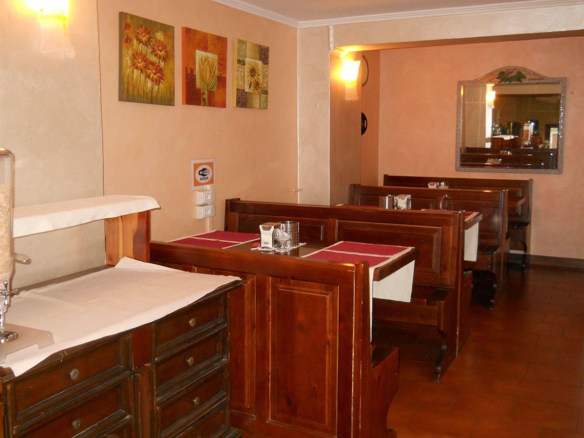 Hotel Il Rustichello Lonato Exterior foto